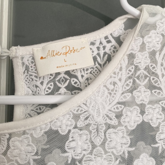 Allie Rose women’s white flowy embroidered lace short sleeve blouse - Picture 2 of 6